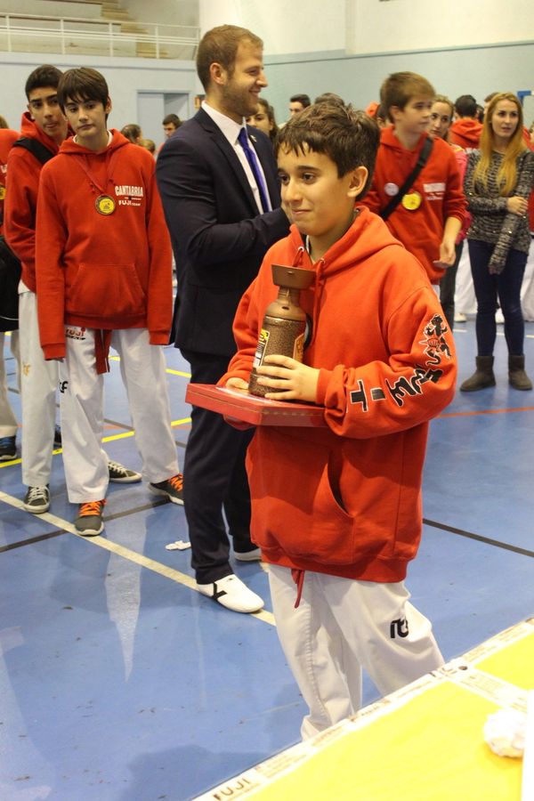 22-11-14 Entrega Medallas May (39).jpg